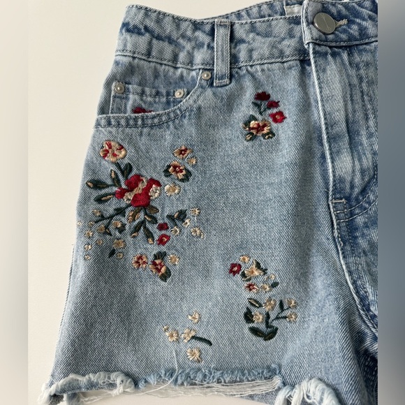 Banjara Embroidered Denim Cutoff Shorts Size 1/24 - Picture 4 of 9